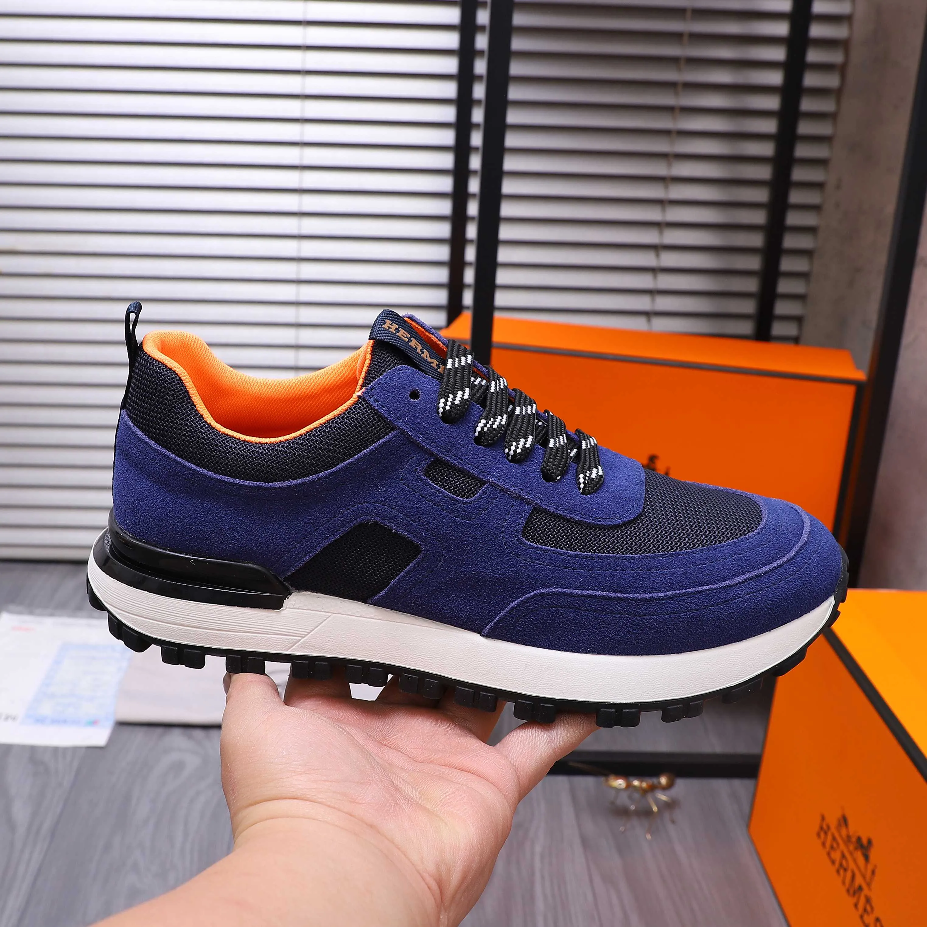Men's shoes 💰420 Product trademark: HERMES "Hermes" casual shoes Regular size: 38-44 Product materials: Selected frosted cowhide stitching mesh upper Breathable mesh lining Cowhide insole Rubber outsole